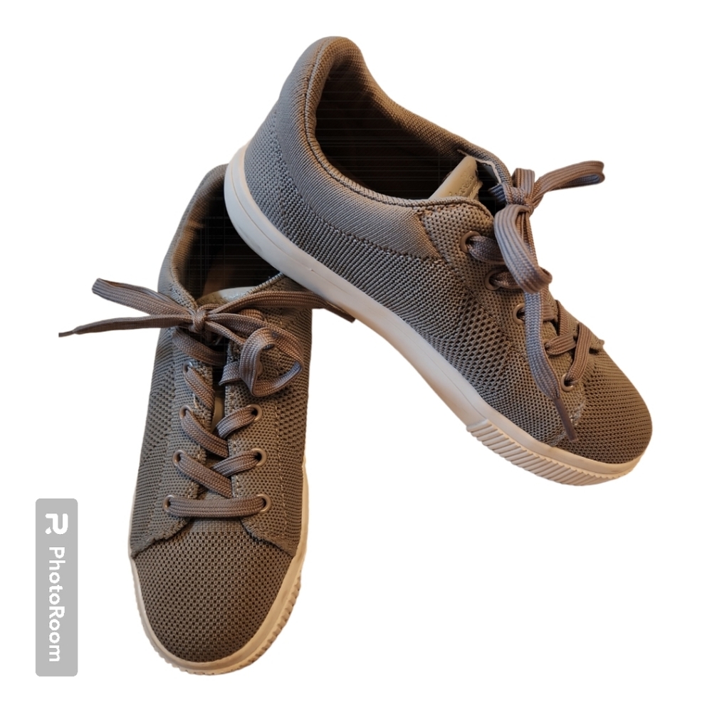 Like New! Gray Fabric Sneakers US 6